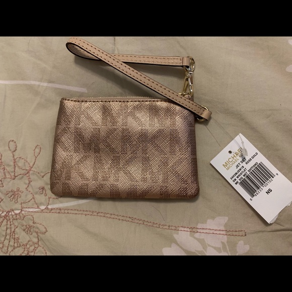 Authentic Michael Kors wristlet - Picture 2 of 3